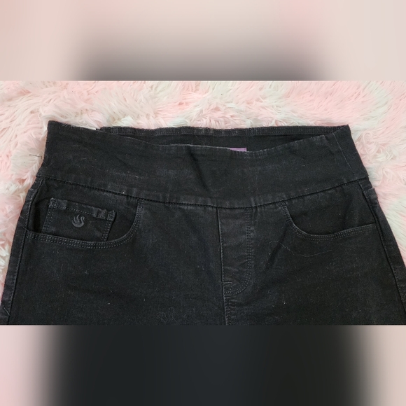 Gloria Vanderbilt Women's Amanda High Rise Regular Fit Jeans, size 8 short - Picture 10 of 13